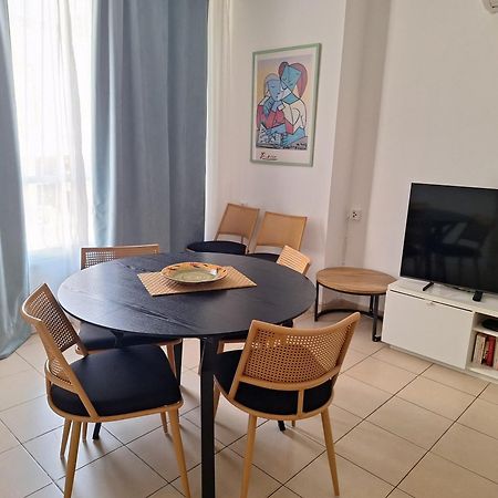 Amazing Apartment For 3 Guests Steps From The Beach 네타니아 외부 사진