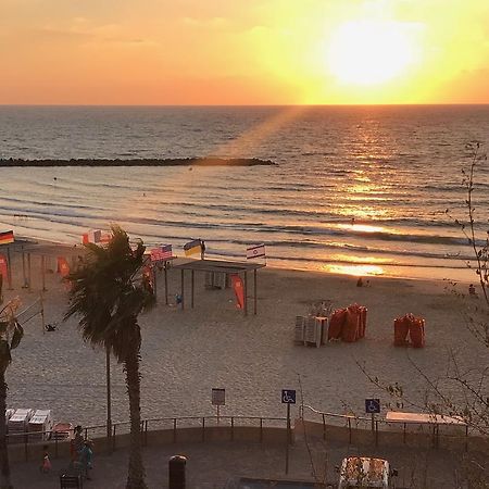 Amazing Apartment For 3 Guests Steps From The Beach 네타니아 외부 사진