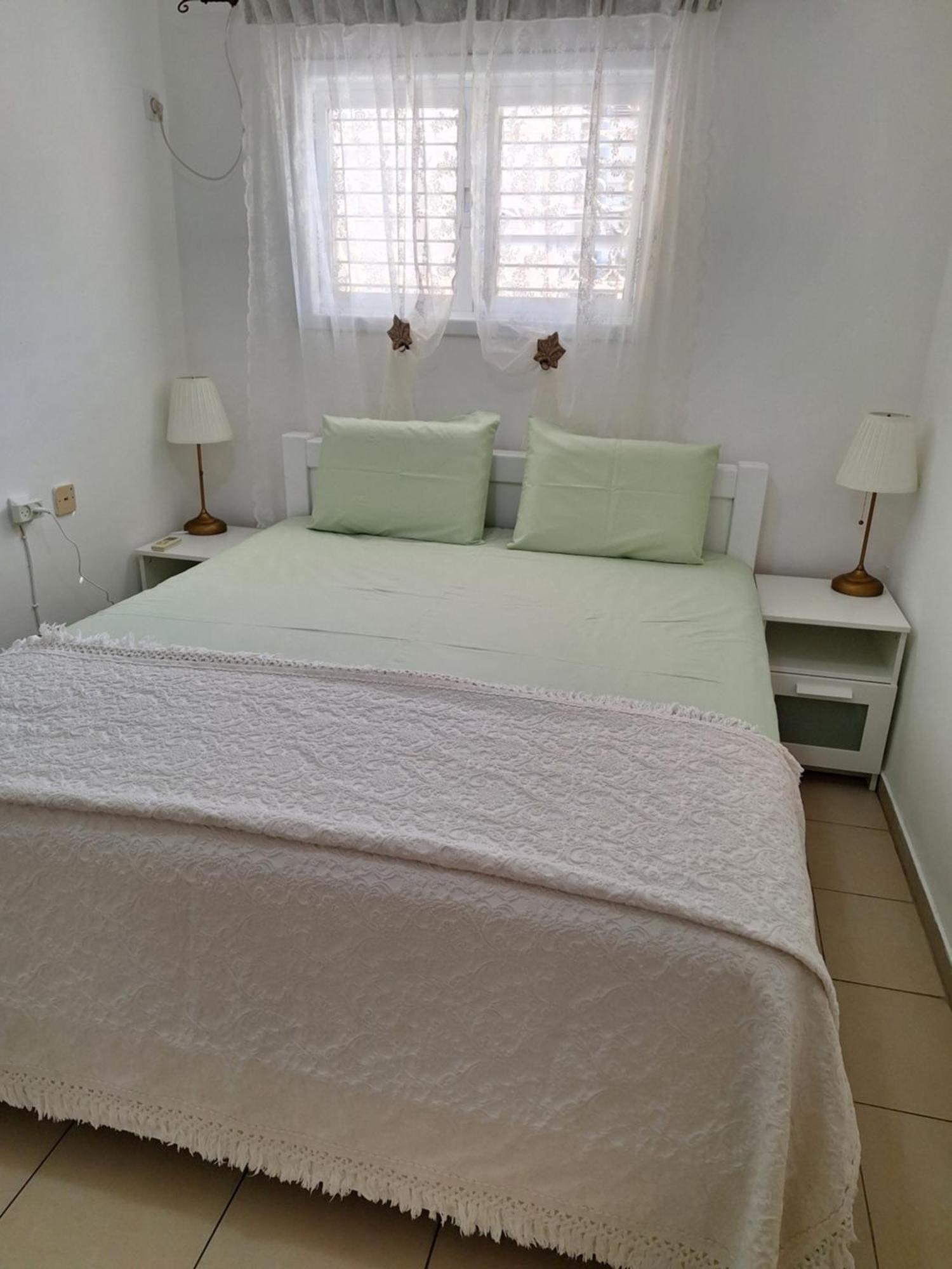 Amazing Apartment For 3 Guests Steps From The Beach 네타니아 외부 사진
