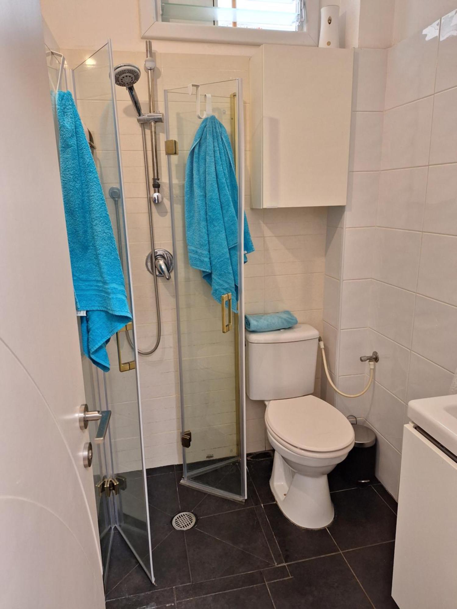 Amazing Apartment For 3 Guests Steps From The Beach 네타니아 외부 사진