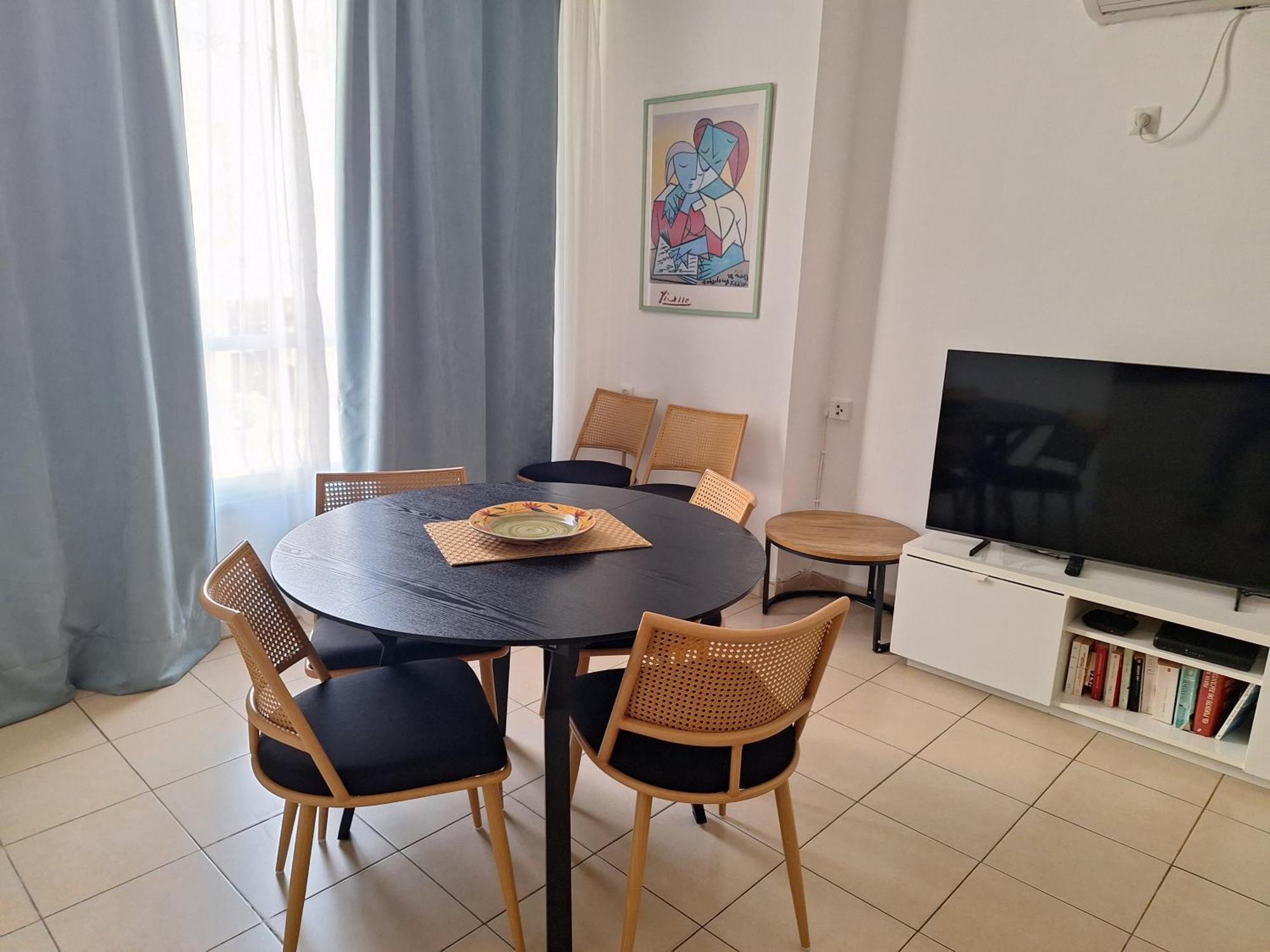 Amazing Apartment For 3 Guests Steps From The Beach 네타니아 외부 사진