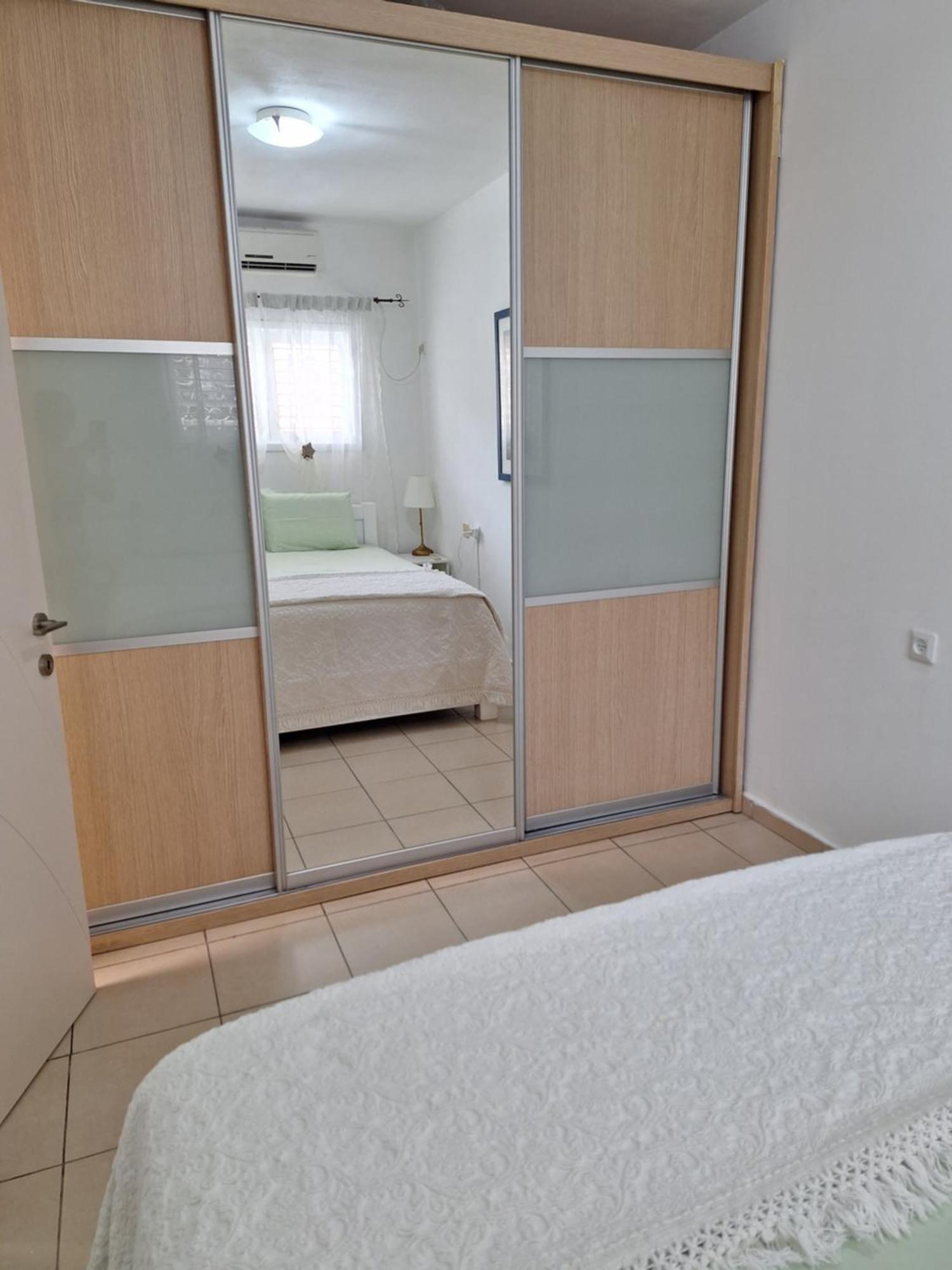 Amazing Apartment For 3 Guests Steps From The Beach 네타니아 외부 사진