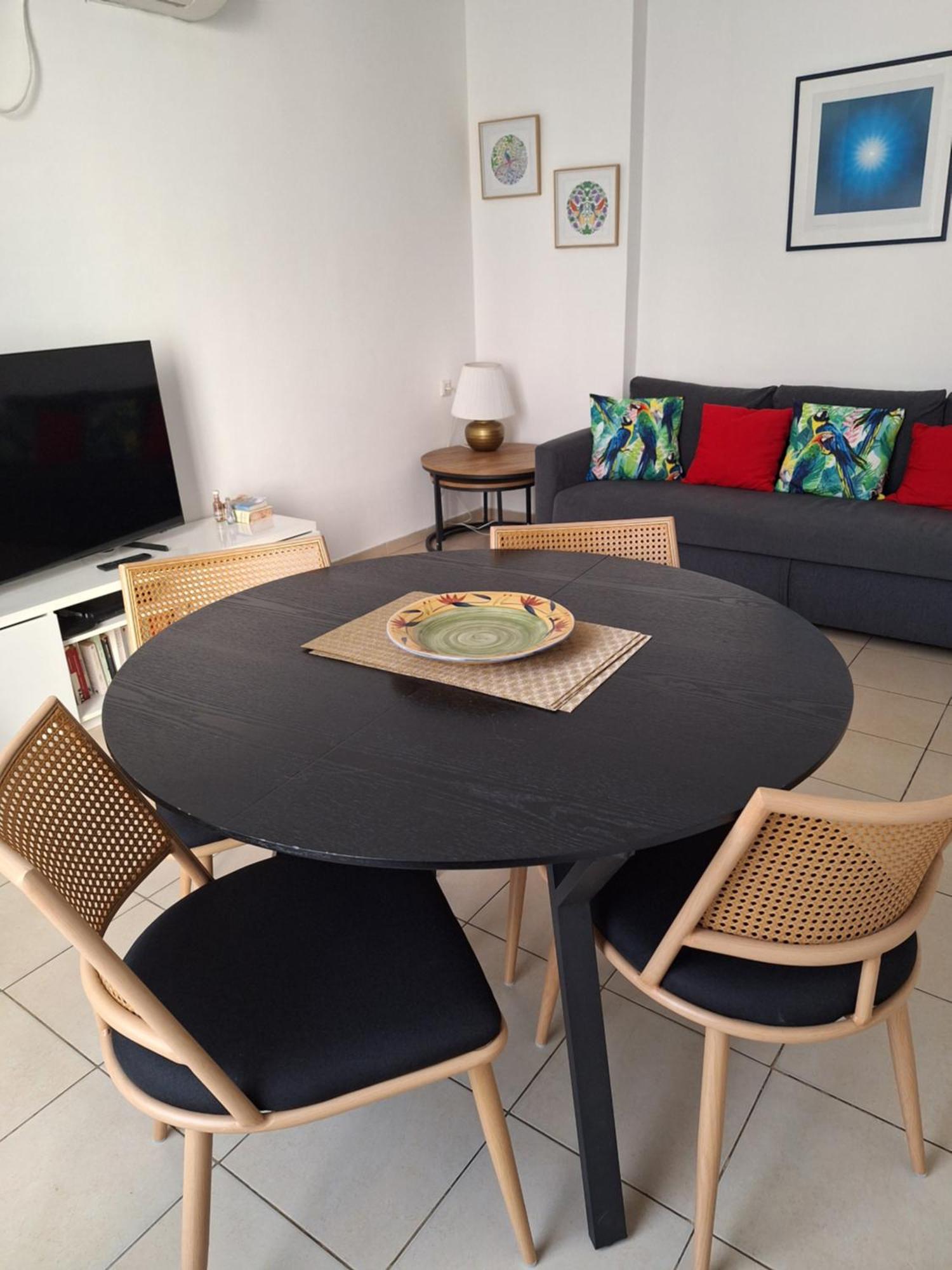 Amazing Apartment For 3 Guests Steps From The Beach 네타니아 외부 사진