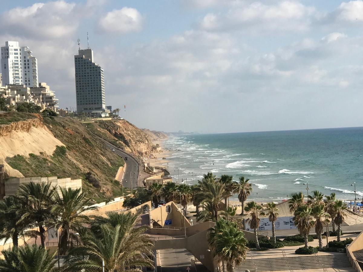 Amazing Apartment For 3 Guests Steps From The Beach 네타니아 외부 사진